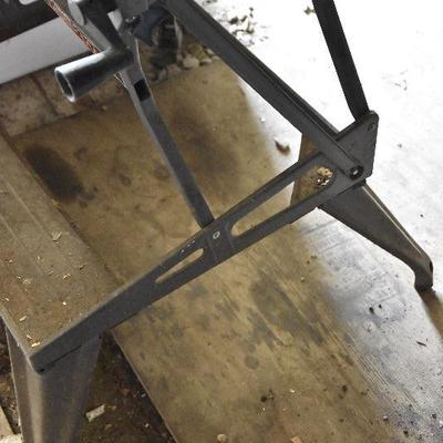 G Lot 63: Black & Decker Workmate and 4" level