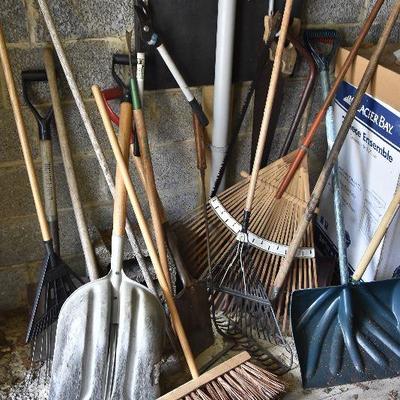 G Lot 66: Collection of Yard Tools