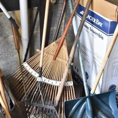 G Lot 66: Collection of Yard Tools
