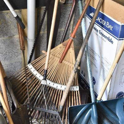G Lot 66: Collection of Yard Tools