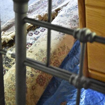 G Lot 70: Metal Full Bed Frame