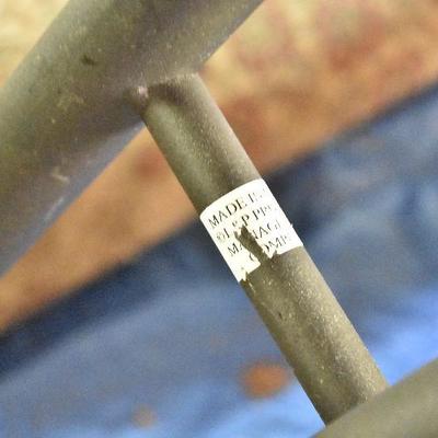 G Lot 70: Metal Full Bed Frame
