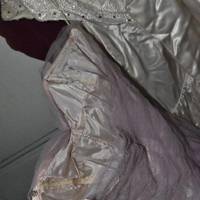 G Lot 71: Lot of Vintage Dresses