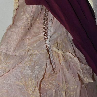 G Lot 71: Lot of Vintage Dresses