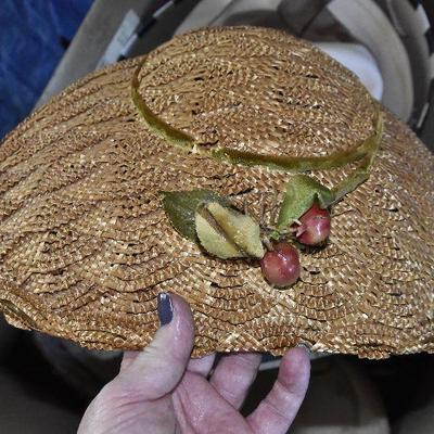 G Lot 73: Lot of Vintage Women's Hats