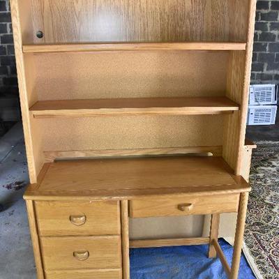 G Lot 78: Stanley Desk with Bookshelf