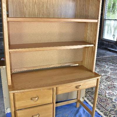 G Lot 78: Stanley Desk with Bookshelf