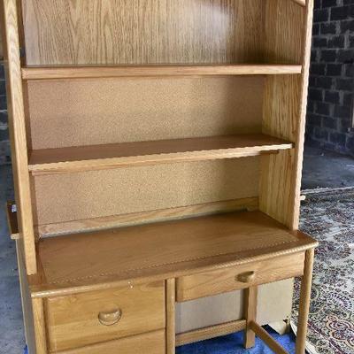 G Lot 78: Stanley Desk with Bookshelf