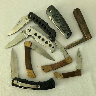 Lot 62 - Knives, Multi-Tools and Billy Club