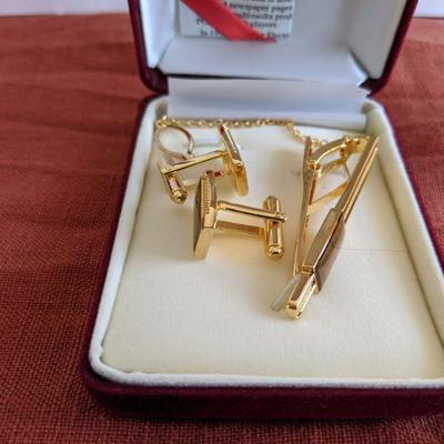 Tie Clip and Cuff Link Set Embedded with Decorative Microchip