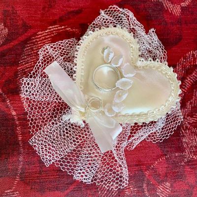 LOT 7  VINTAGE SATIN WEDDING RING PILLOW AND TABLE FAVOR