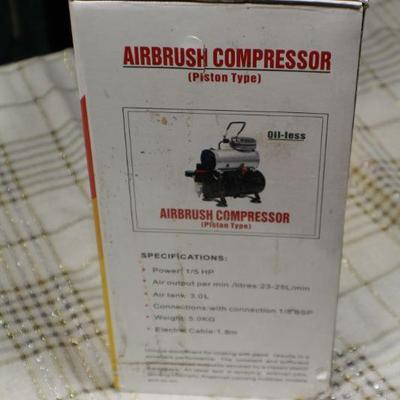 Lot 67: Airbrush Compressor 1/5 Horsepower w/ Box