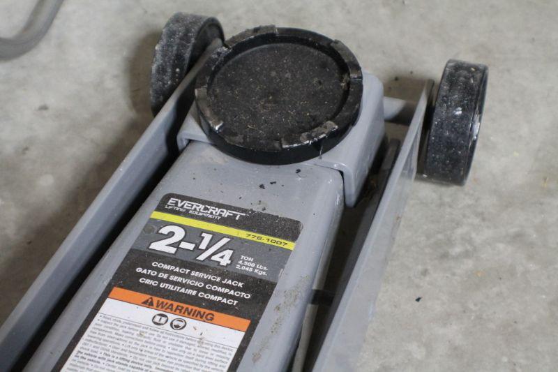 Lot 96 Evercraft™ 2 1/4 Ton Compact Service Automobile Jack