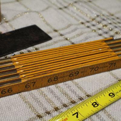 Lot 115: Bundle of Vintage Levels and Fold Ruler