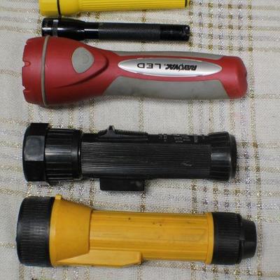 Lot 116: (5) Assorted Size Flashlights - Untested