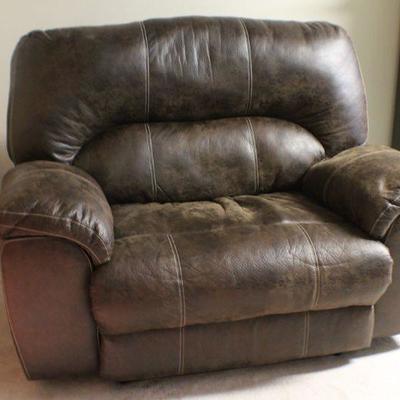 Lot 161: Large Oversized Leather Recliner (Move Responsibly Transport Up Stairs to Main Floor Exit) 
