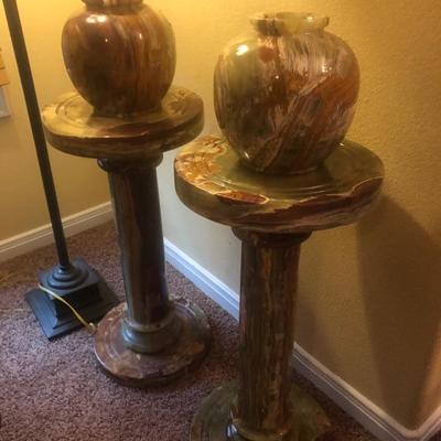Set of 2 marble pillars with vases 