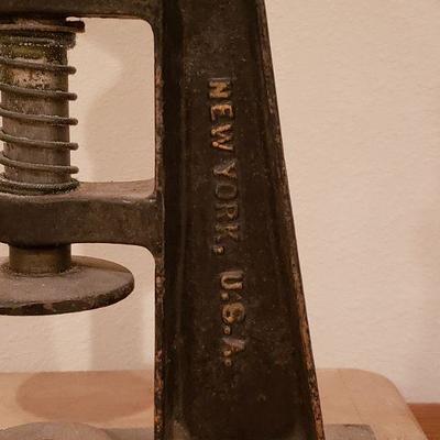 Lot 20: Antique Defiance Button Machine Press no. 1920