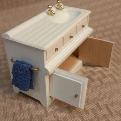 Miniature Dollhouse Bathroom Sink Cabinet, Tub & Toilet