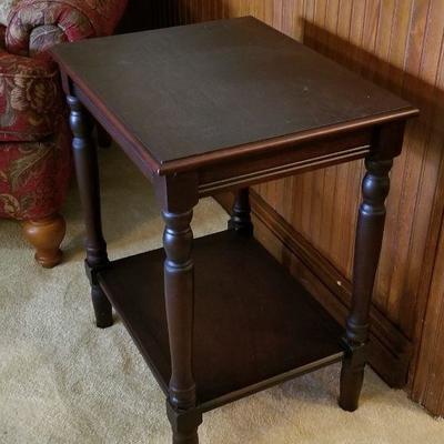 Lot #83  Single Lamp/side table - great condition