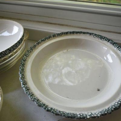 K Lot 31:  Pie Dishes