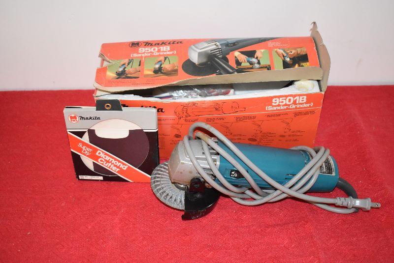 Lot 915, Makita Disc Grinder 9501B works