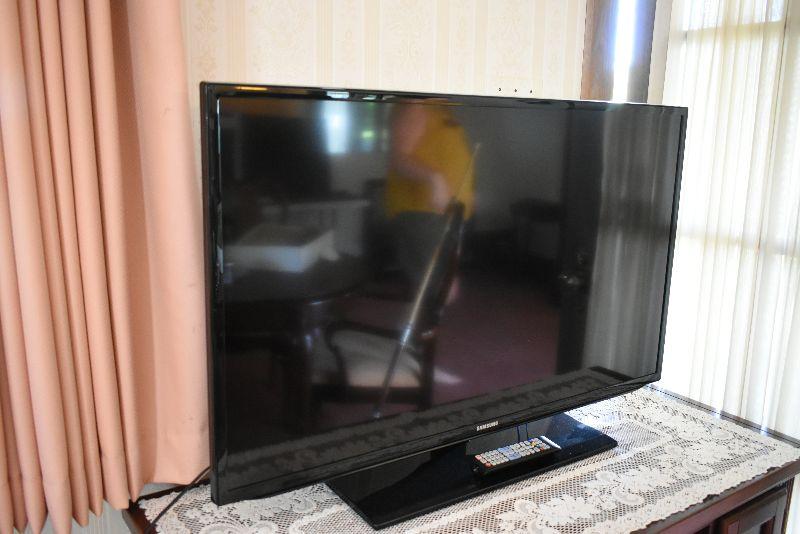 L Lot 102 Samsung TV