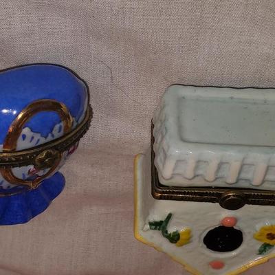 2 small trinket boxes