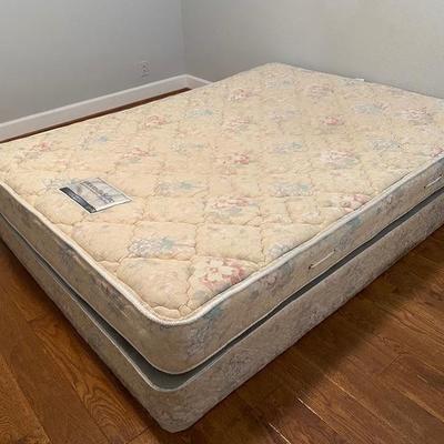 Queen Size Simmons Back Care Mattress and Box Spring