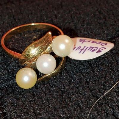 3 Cultured Pearl Ring