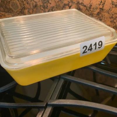 Vintage yellow Pyrex dishes with lid Lot 2419