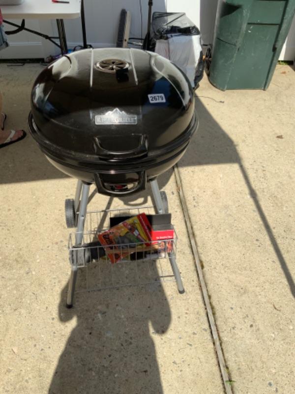 RiverGrille charcoal grill Lot 2679