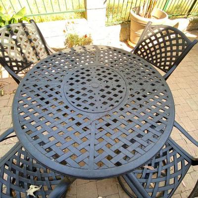Outdoor Patio Table with 5 Chairs