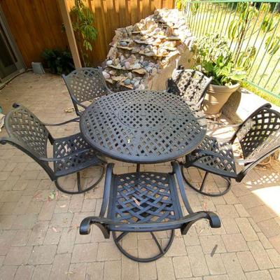 Outdoor Patio Table with 5 Chairs