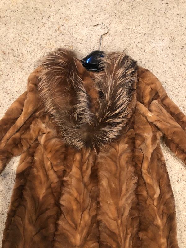 KRIO FOX FUR COAT | EstateSales.org