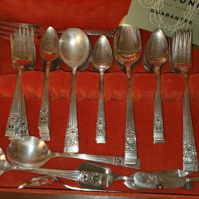 66 Piece Silverware Set