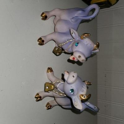 2 Purple cows