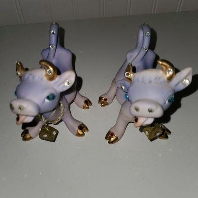 2 Purple cows