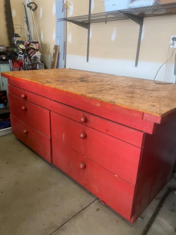 Solid wood workbench with rollers on the back lot 2730