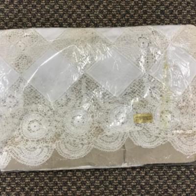 Very vintage Lace Tablecloth