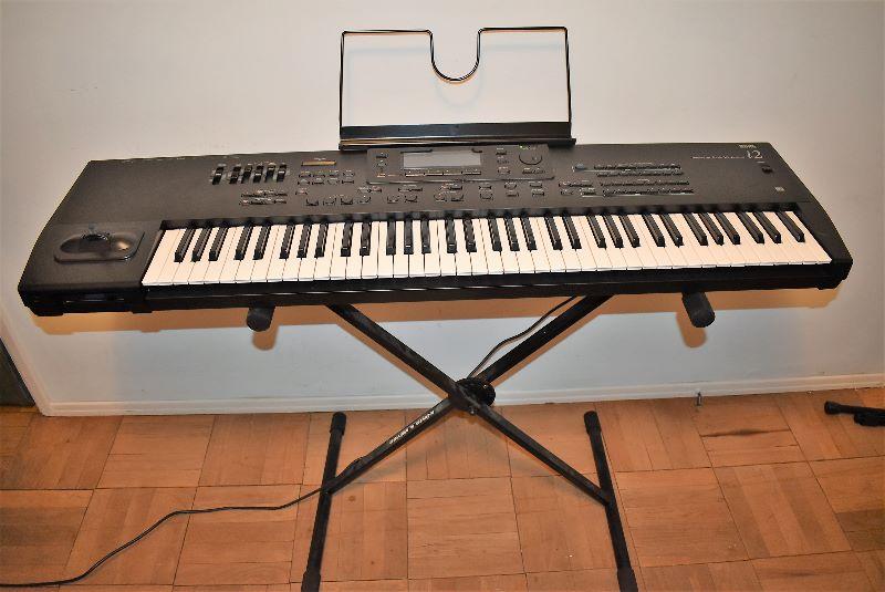 Lot 1012, i2 Synthesizer with Stand, works