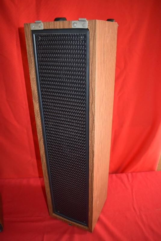 Lot 1025, Pair Yak Stack Speakers, portable speakers for square dancing