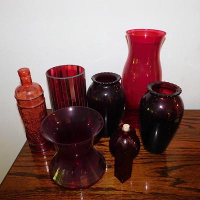 LOT 14 Red Glass vases 8 items