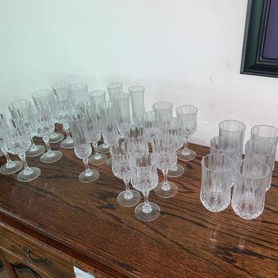 LOT 106. Crystal Glass Set 29 Pieces