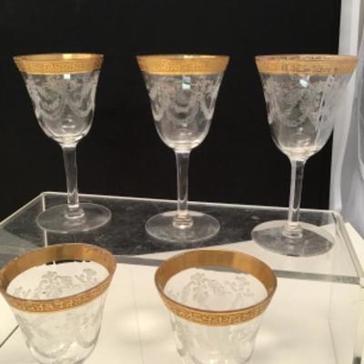 Decanter set â€“ five glasses gold rimmed