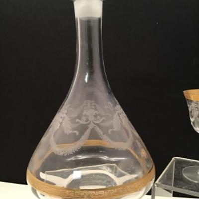 Decanter set â€“ five glasses gold rimmed