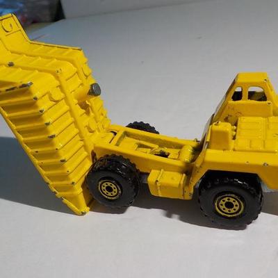 hot wheels dump truck 1979, matchbox dozer.