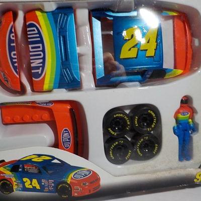 Jeff Jordan building race car set.
