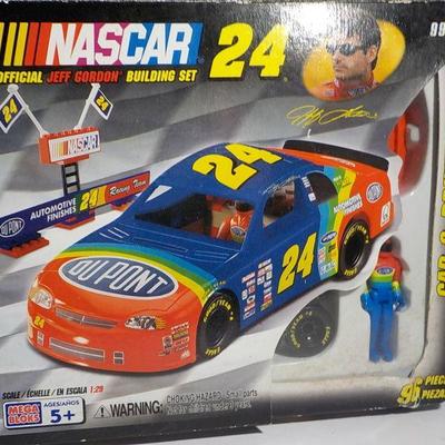 Jeff Jordan building race car set.