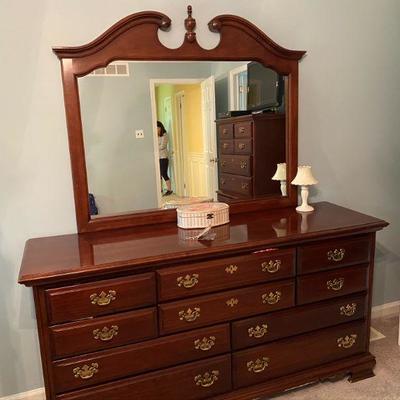 Chest of Drawers with Mirror
